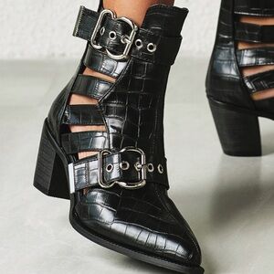 Buckle Decor Crocodile Embossed Chunky Heeled Boots
